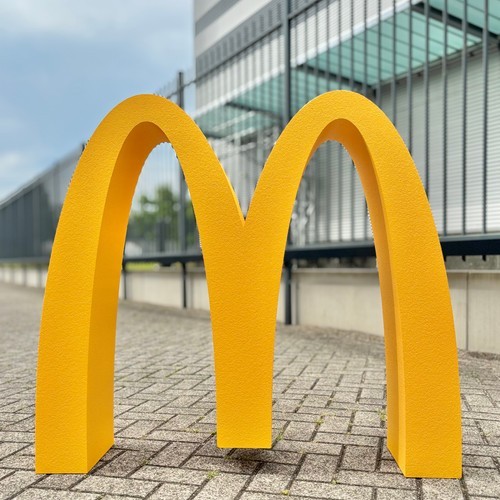 Piepschuim logo MacDonalds voor reclamespot